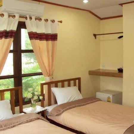 Hotel Baanphuthadol Mae Hong Son Exterior foto