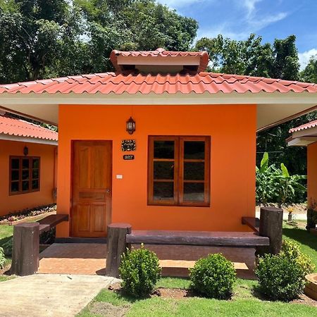 Hotel Baanphuthadol Mae Hong Son Exterior foto