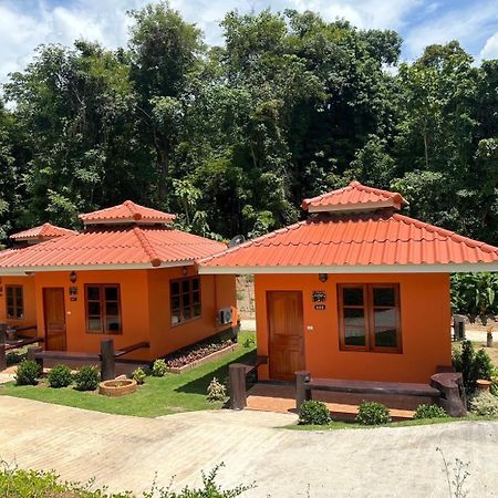 Hotel Baanphuthadol Mae Hong Son Exterior foto
