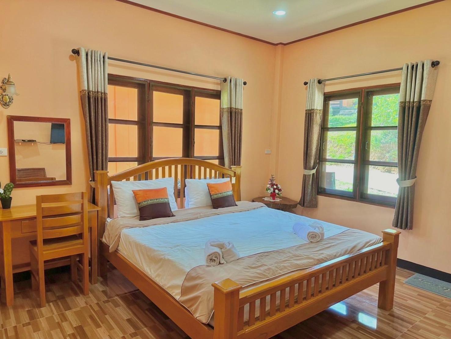 Hotel Baanphuthadol Mae Hong Son Exterior foto