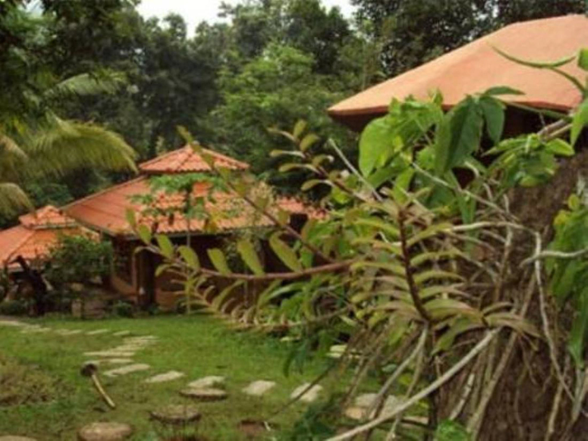 Hotel Baanphuthadol Mae Hong Son Exterior foto