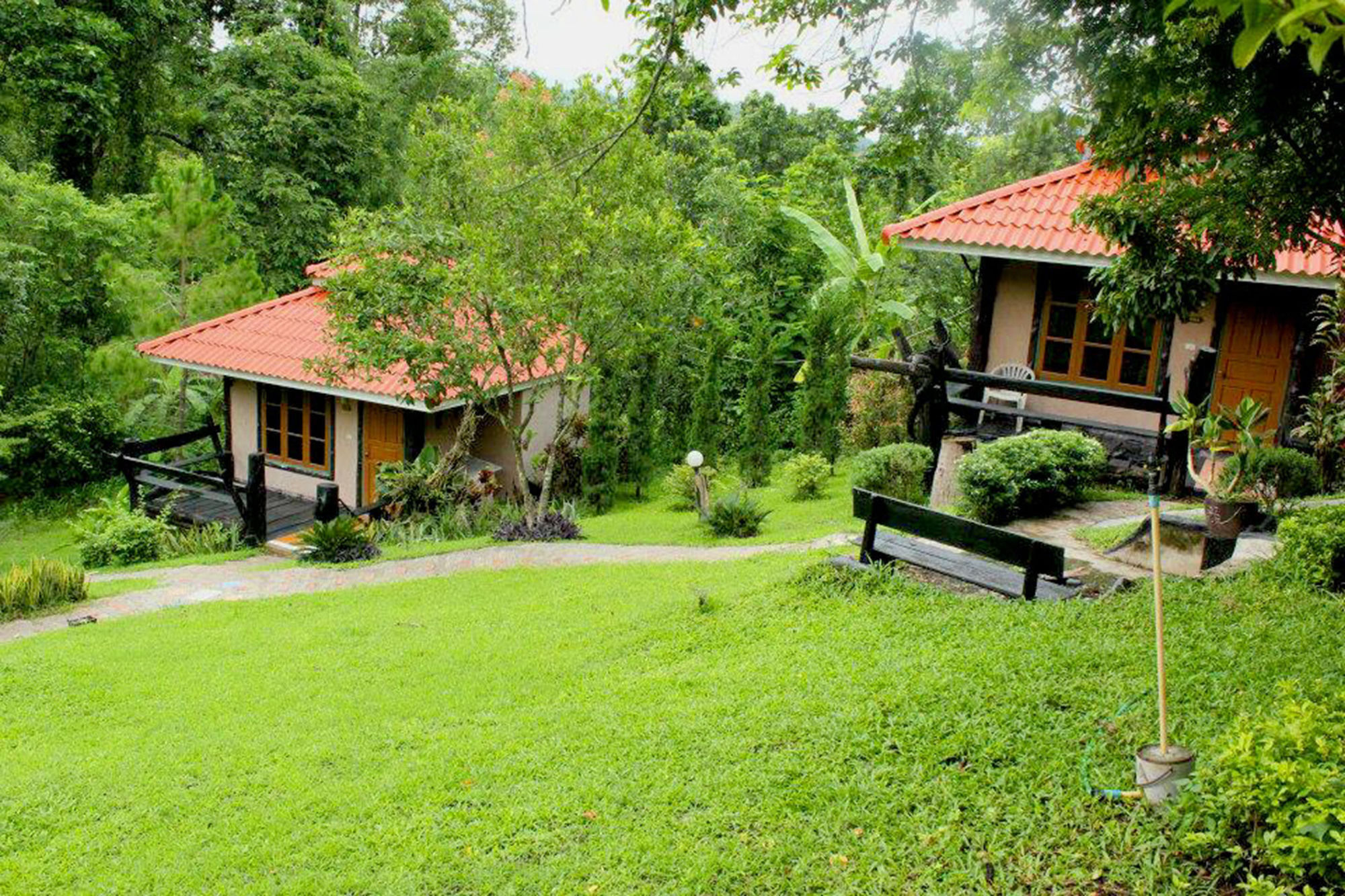 Hotel Baanphuthadol Mae Hong Son Exterior foto