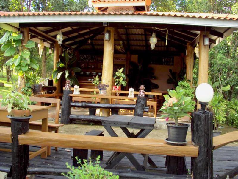 Hotel Baanphuthadol Mae Hong Son Exterior foto