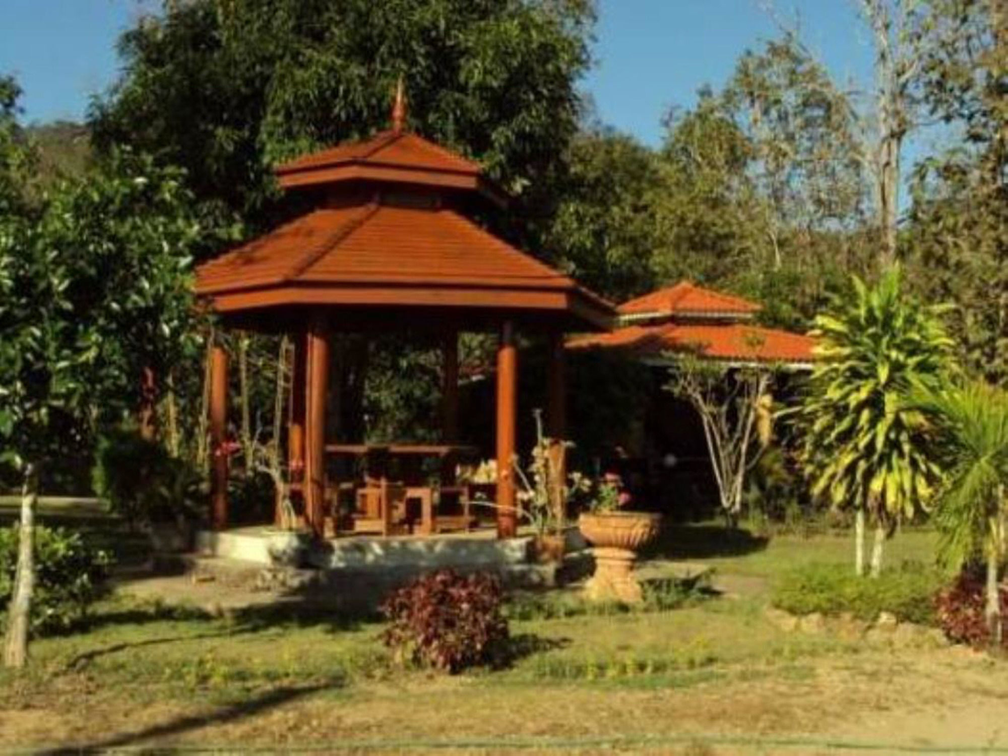 Hotel Baanphuthadol Mae Hong Son Exterior foto