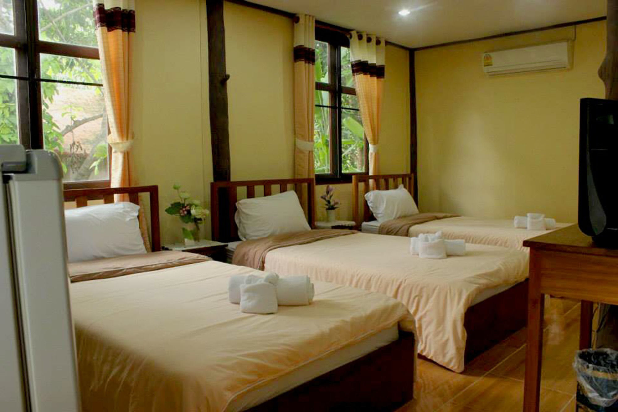 Hotel Baanphuthadol Mae Hong Son Exterior foto