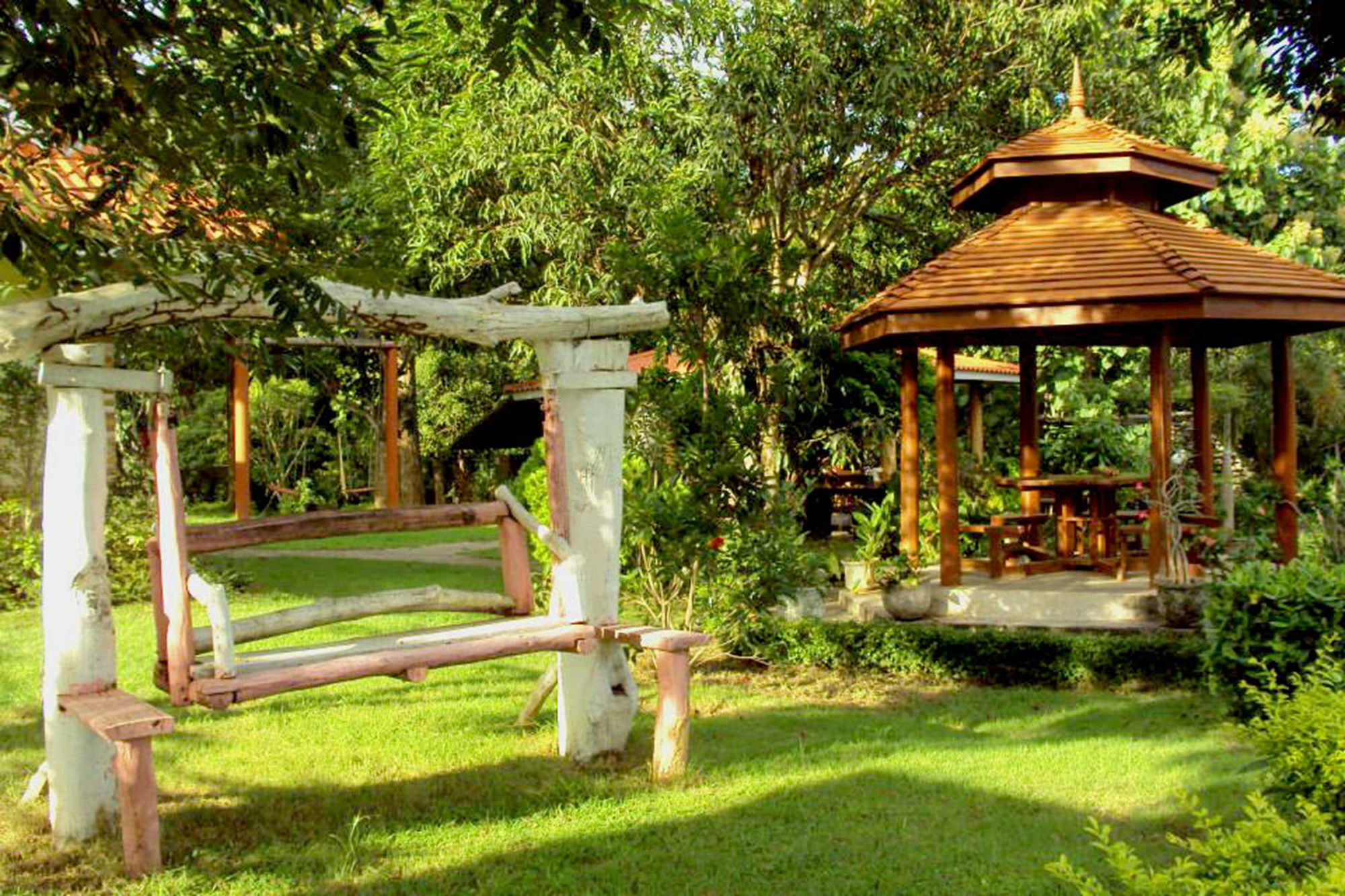 Hotel Baanphuthadol Mae Hong Son Exterior foto